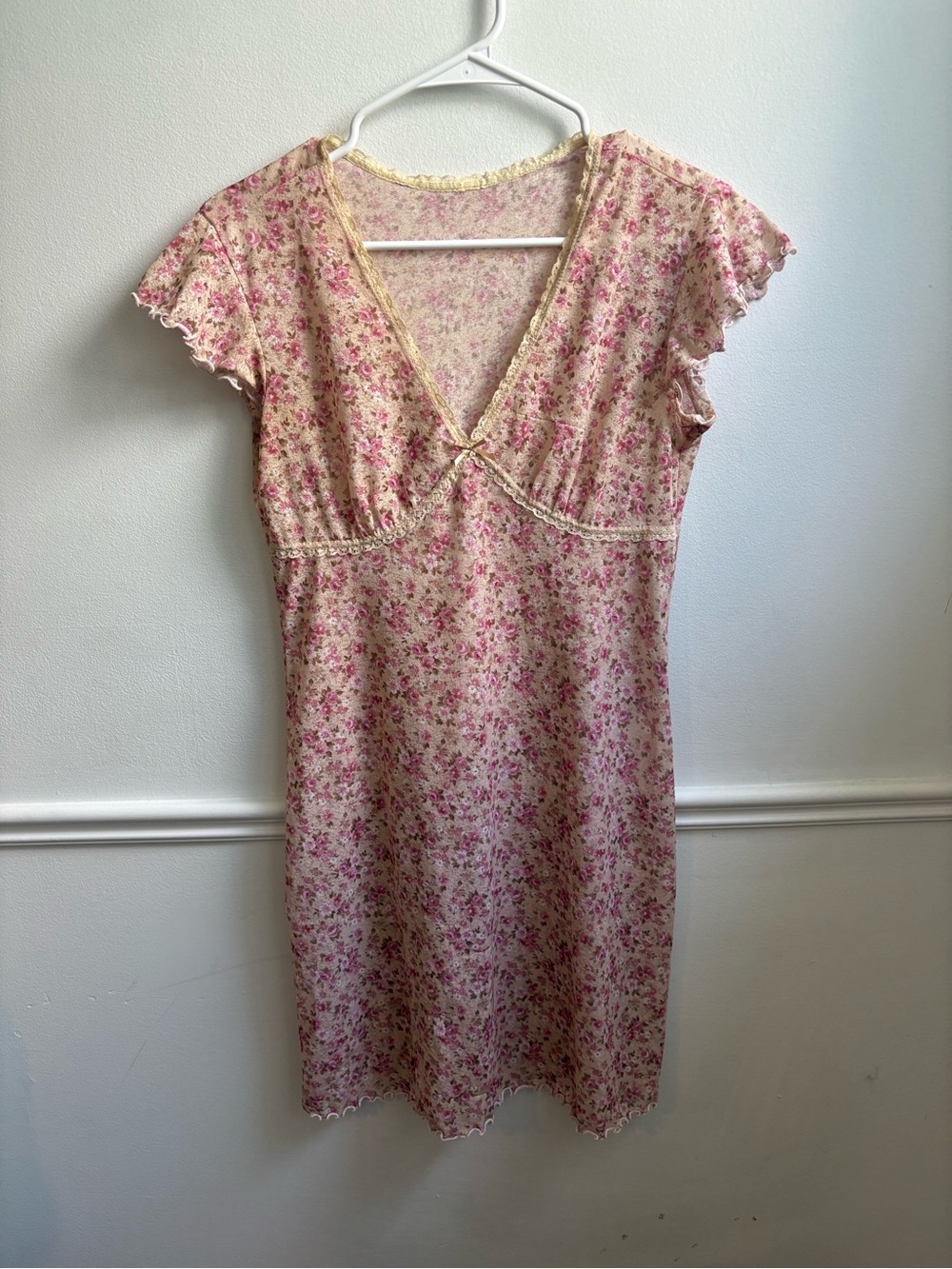 Pink Floral V-Neck Midi Dress with Lace Trim